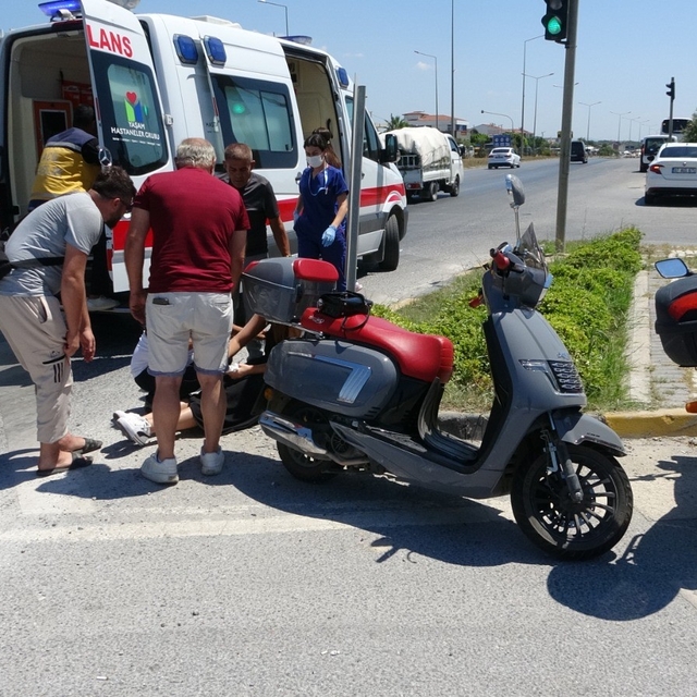 Antalya'da devrilen motosikletli yaralandı
