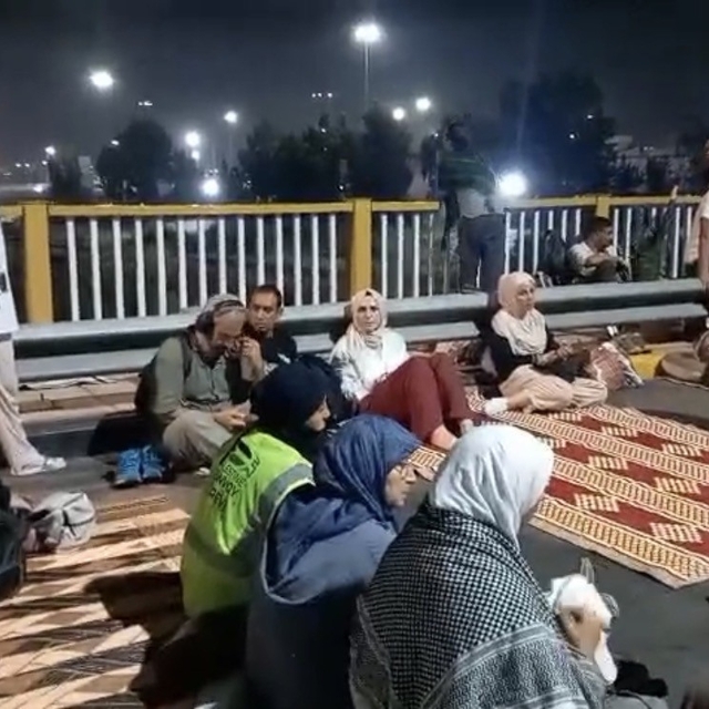 Filistin konvoyu Irak sınırında durduruldu