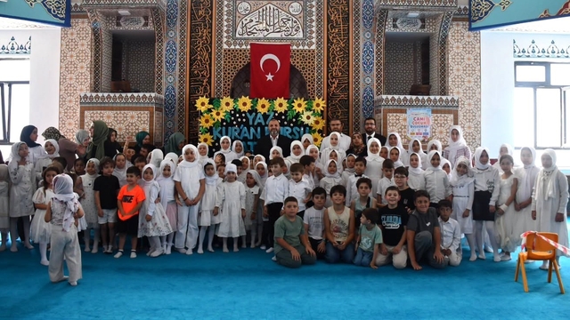 Kütahya'da yaz Kur'an kursu öğrencileri camide buluştu