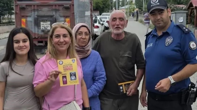 Polis vatandaşları bilgilendirdi