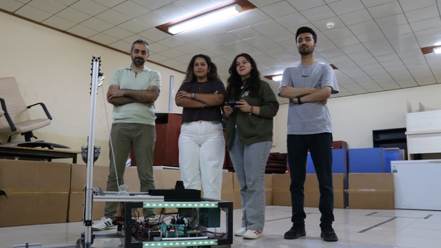 Üniversite öğrencileri fabrikalarda insan gücünü azaltacak yapay zekalı forklift geliştirdi