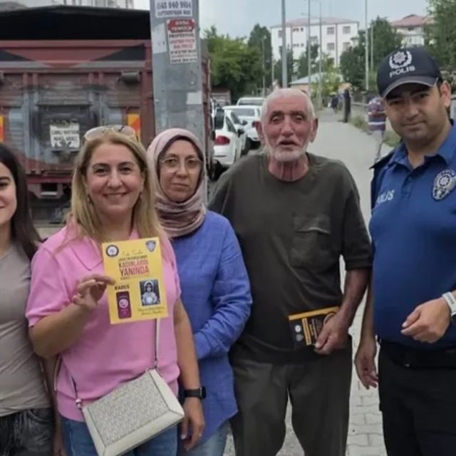 Polis vatandaşları bilgilendirdi