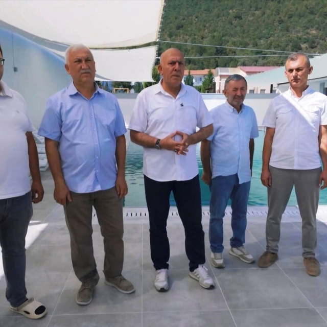 Hisarcık'ta Yarı Olimpik Yüzme Havuzu hizmete girdi
