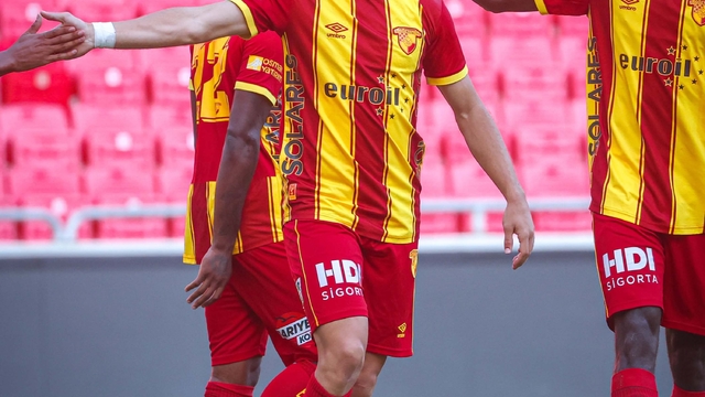 Göztepe'de alkışlar defansa