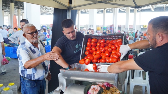 Mahallelerde salça zamanı