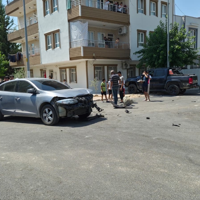 Pikap ile otomobil çarpıştı: 1 yaralı