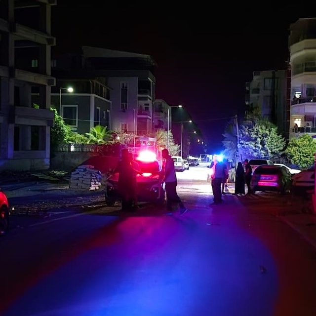 Baba ile oğlu arasındaki kavgaya polisler müdahale etti