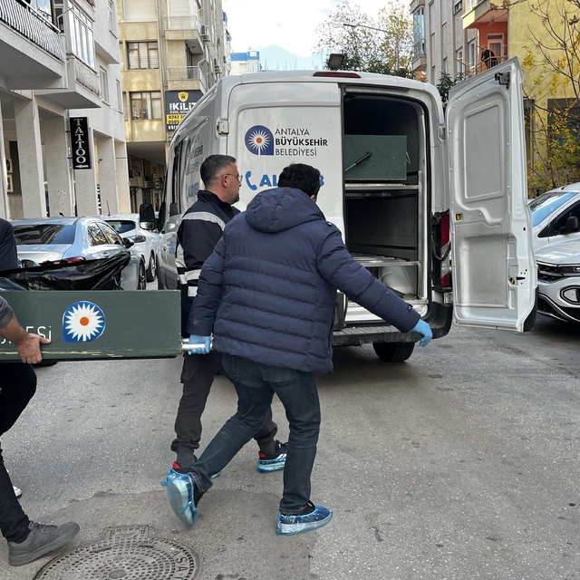 Antalya'da yaşlı kadının sır ölümünde kızı ve erkek arkadaşı hakim karşısın...