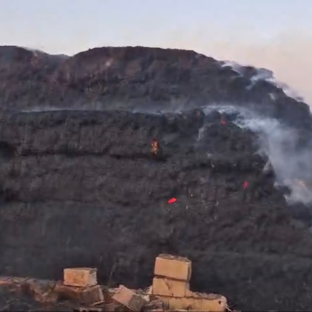 Gaziantep'te korkutan yangın: Binlerce dönüm arazi ve saman balyası kül old...