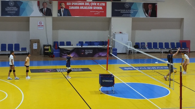 Burhaniye'de Yaz Spor Okulları ilgi gördü