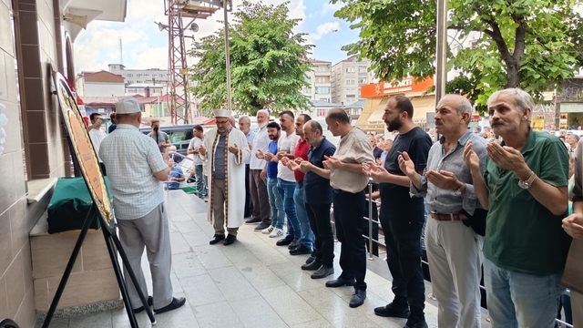 Denizde boğulan genç son yolculuğuna uğurlandı