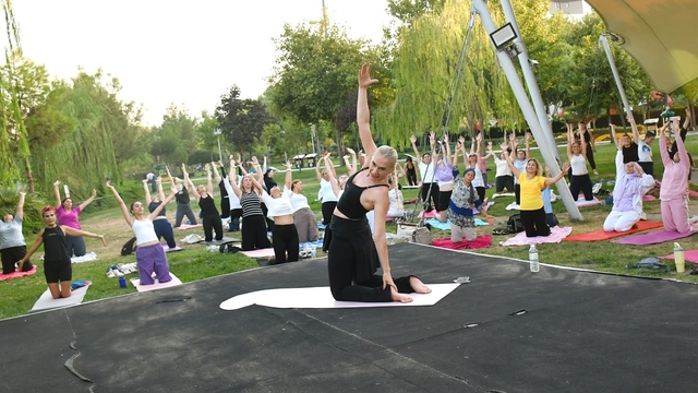 Yunusemre Belediyespor'dan kadınlara yoga eğitimi
