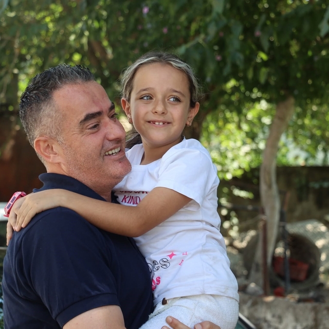 Yangında bisikleti yanan Hazal'a Başkan Arıcı, yeni bisiklet hediye etti