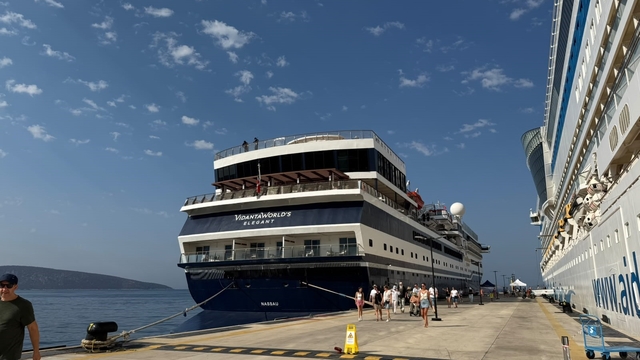 Bodrum'a 2 gemi birden geldi