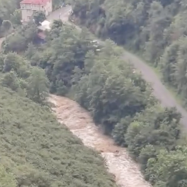 Giresun'da sağanak sele dönüştü; anne ve 2 kızı kayıp