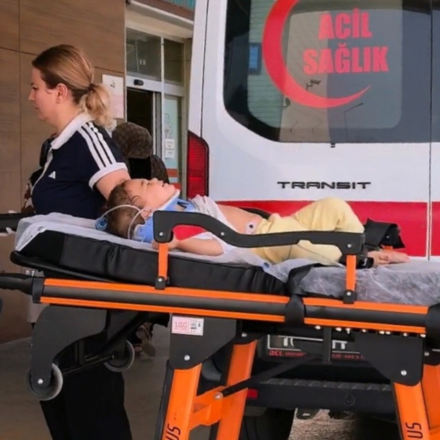 Balkondan düşen 1,5 yaşındaki bebek ağır yaralandı