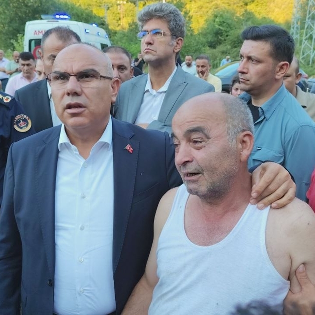 Giresun'da sağanak sele dönüştü; 1 ölü, kayıp anne ve kızı aranıyor (2)