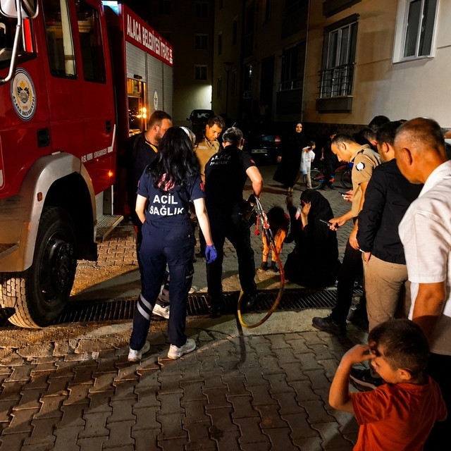 Çorum'da ayağı mazgala sıkışan çocuğu itfaiye kurtardı