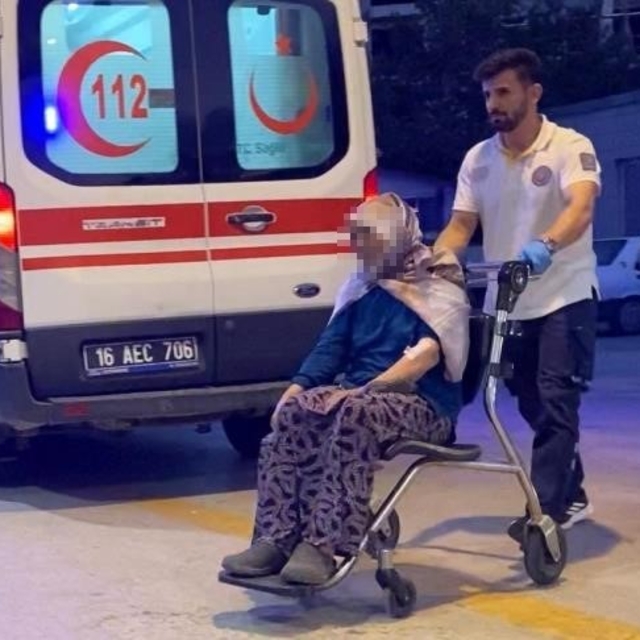 Bursa'da korkutan yangın: Mahsur kalan kadın ve engelli kızı kurtarıldı