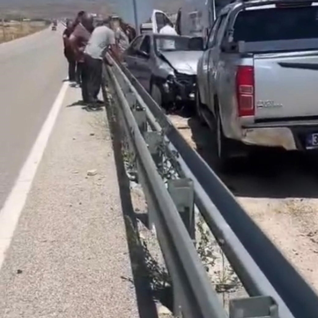 Kayseri'de otomobil ile kamyonet kafa kafaya çarpıştı: 1 ölü