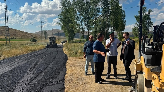 Demirözü'nde kaymakamdan vatandaş ve yol çalışmalarına ziyaret