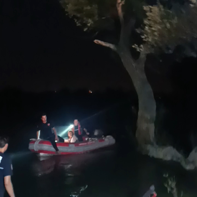 Irmaktaki adacıkta mahsur kaldı, kendisini kurtaran ekiplerden özür diledi