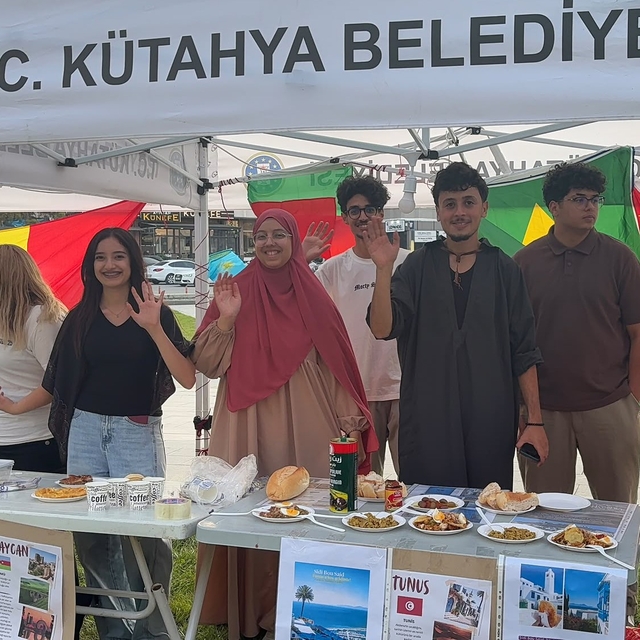 Yabancı öğrenciler yemekler üzerinden ülkelerini anlattı
Kütahya'da dünyanı...