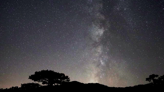 Beyağaç Gökyüzü Gözlem Şenliği devam ediyor
Türkiye'nin astronomi tutkunları Topuklu Yaylası'nda buluştu