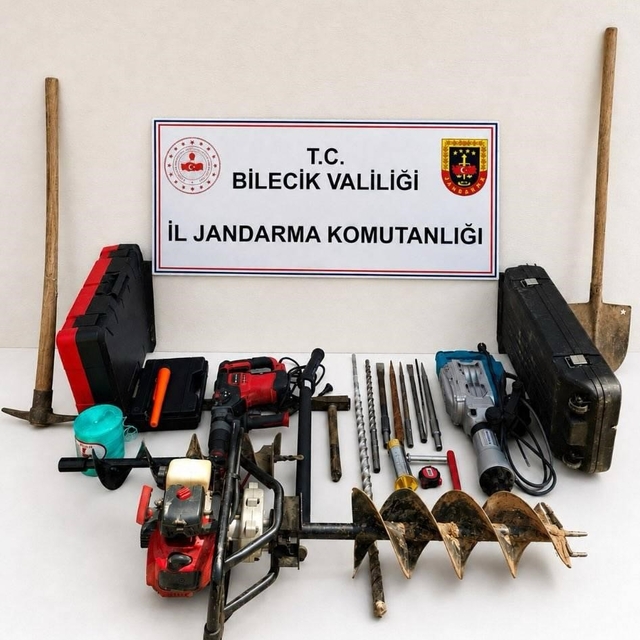 Darphane emeklisi ve 4 arkadaşı define ararken yakalandı