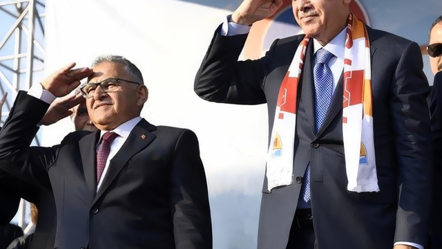 Başkan Büyükkııç'tan 25. yıl mesajı" Çeyrek asırlık hizmet ve eser yürüyüşü"