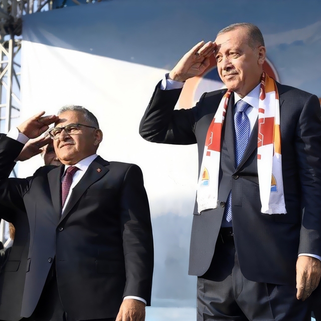 Başkan Büyükkııç'tan 25. yıl mesajı" Çeyrek asırlık hizmet ve eser yürüyüşü...