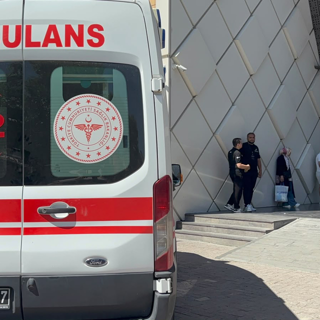 Tartıştığı mesai arkadaşının kardeşi tarafından bıçaklanarak öldürüldü