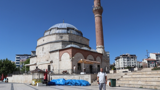 İlahi aşkla yeniden yollara düştü, hedefi yürüyerek Kabe'ye ulaşmak
Yaya olarak umre yapmak için ikinci kez Giresun'dan yola çıkan Çakır, Sivas'a ulıştı, hedefi 17 günde Mekke'ye ulaşmak