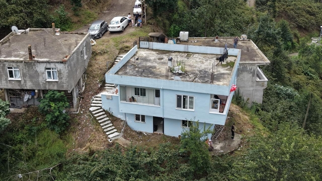 Giresun'da derede akıntıya kapılan 2 kızının ardından annenin de cansız bedeni bulundu (2)