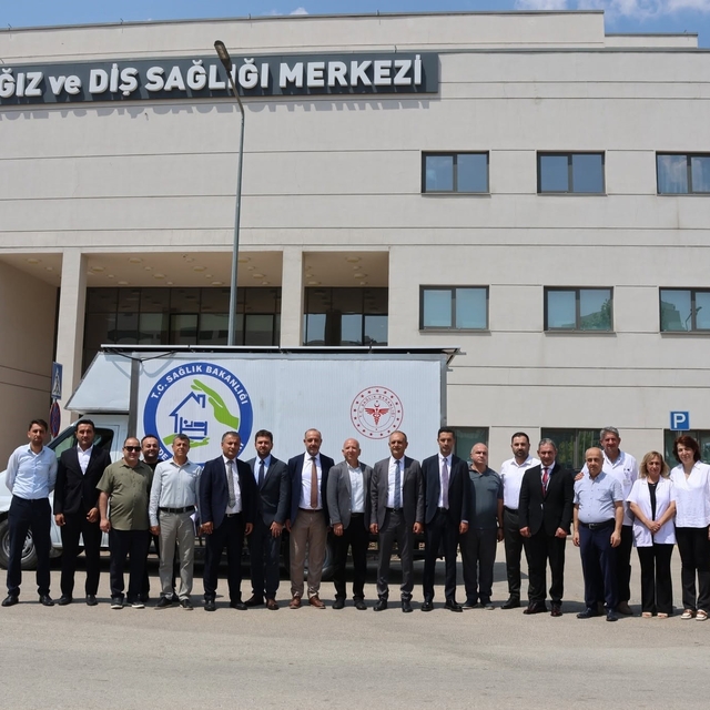 Elazığ'da Mobil Ağız ve Diş Sağlığı Aracı, sağlık hizmetlerine erişimi kola...