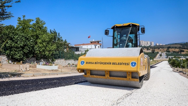 Bursa'da mezarlık yolları yenileniyor