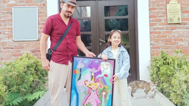 Eskişehir'deki Frig Sergisine 6 yaşındaki minik ressam damga vurdu