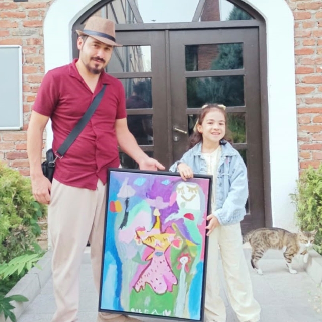 Eskişehir'deki Frig Sergisine 6 yaşındaki minik ressam damga vurdu