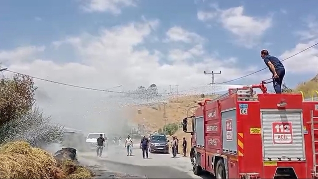 Hakkari'de saman balyaları alevlere teslim oldu