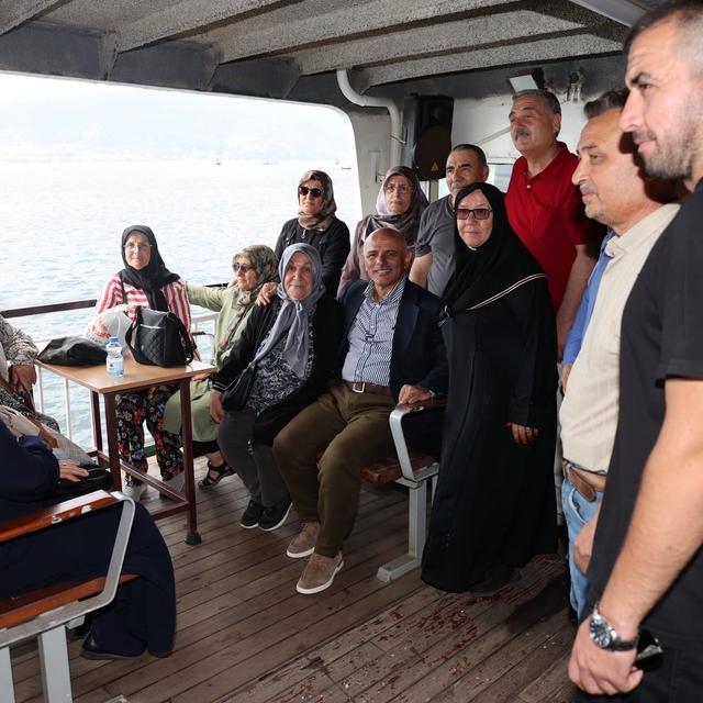 Körfez'in çınarları vapur gezisinde buluştu