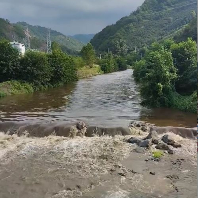 Giresun'da derede akıntıya kapılan 2 kızının ardından annenin de cansız bed...