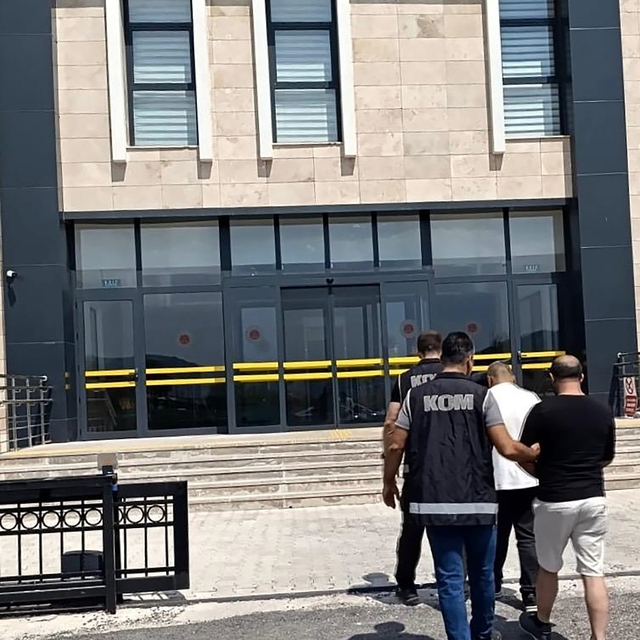 Polisten 'Makaron' operasyonu