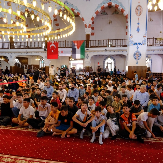Van'da 45 bin öğrenci Kur'an-ı Kerim öğrendi
İpekyolu'nda Yaz Kur'an Kursla...