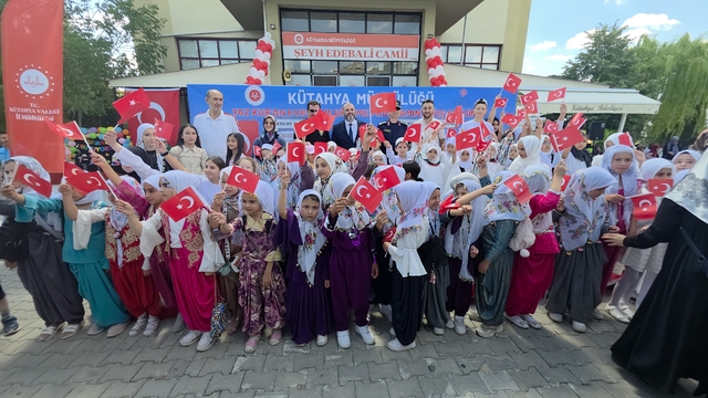 Kütahya'da Yaz Kur'an Kursları için coşkulu final
Müftü İrfan Açık:
"Kur'an-ı Kerim'i okumayan hiçbir çocuğumuz kalmasın"
Vali Musa Işın:
"İnsan başıboş değildir, bir vazifeyle dünyaya gelmiştir"