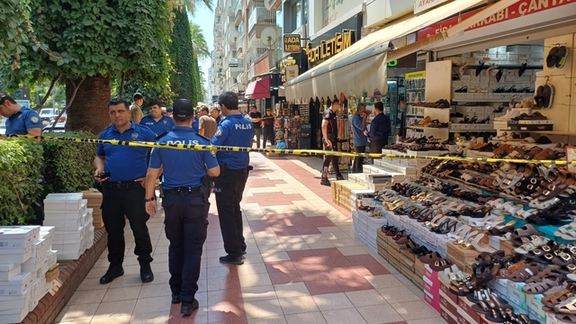 Aydın'daki telefoncu cinayetinde 3 şüpheli 24 saat sonra teslim oldu
Cinayetin nedeni ortaya çıktı