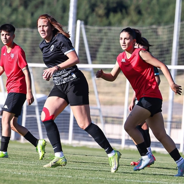 Amedspor Kadın Futbol Takımı, hazırlık maçında Kayseri Kadın FK'yı mağlup e...