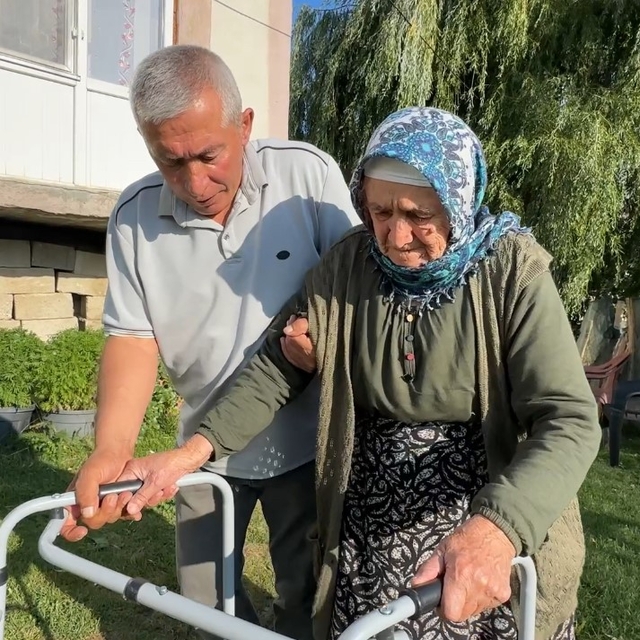 Yüksekova'da bir vefa hikayesi
20 yıldır annesine gözü gibi bakıyor, tek is...