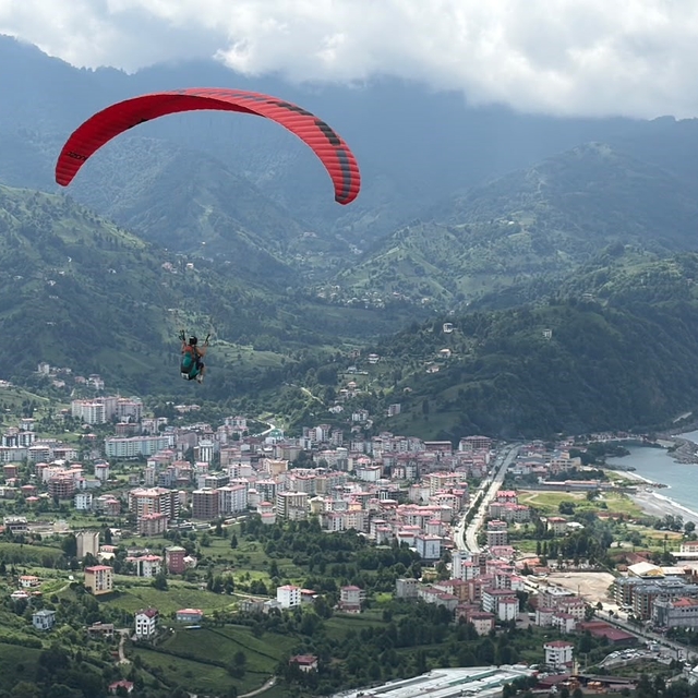 Artvin'de Yamaç Paraşütü Türkiye Şampiyonası heyecanı başladı