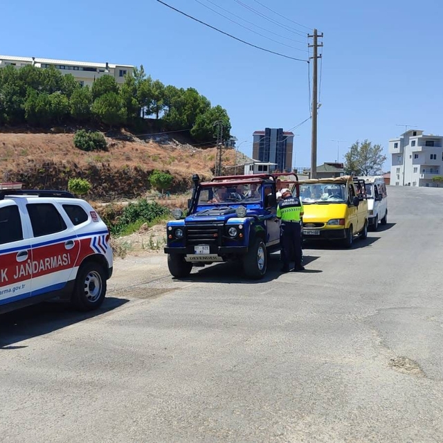 Antalya'da jandarma ekiplerinden safari araçlara yönelik denetim