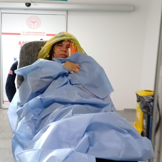 Çorba yaparken düdüklü tencere patladı, yaralandı